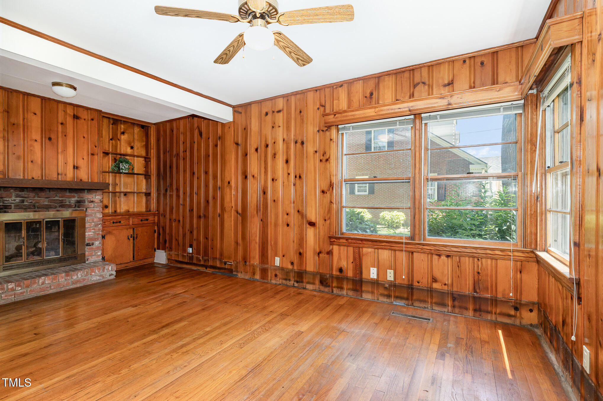 103 E Meadowbrook Drive