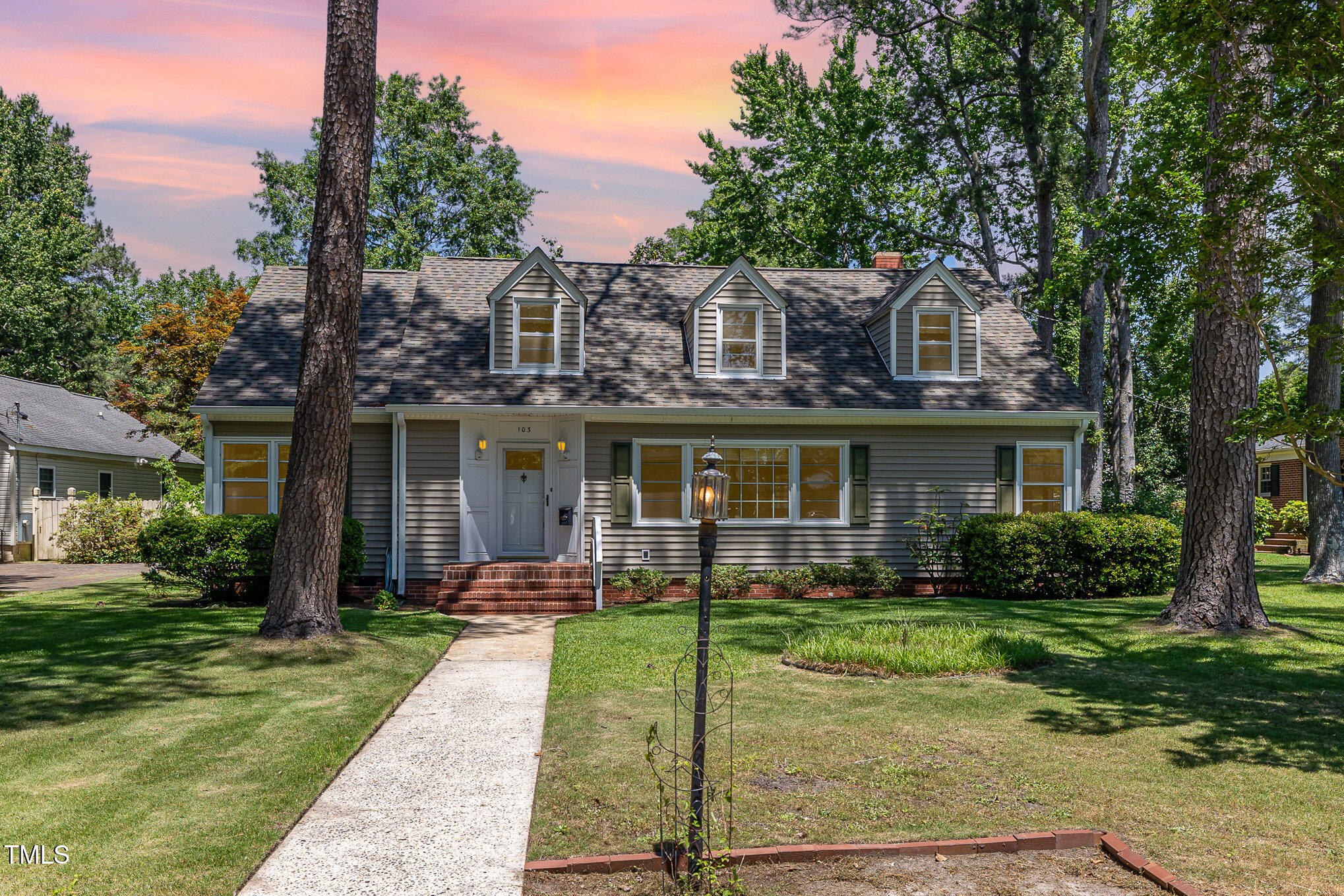 103 E Meadowbrook Drive
