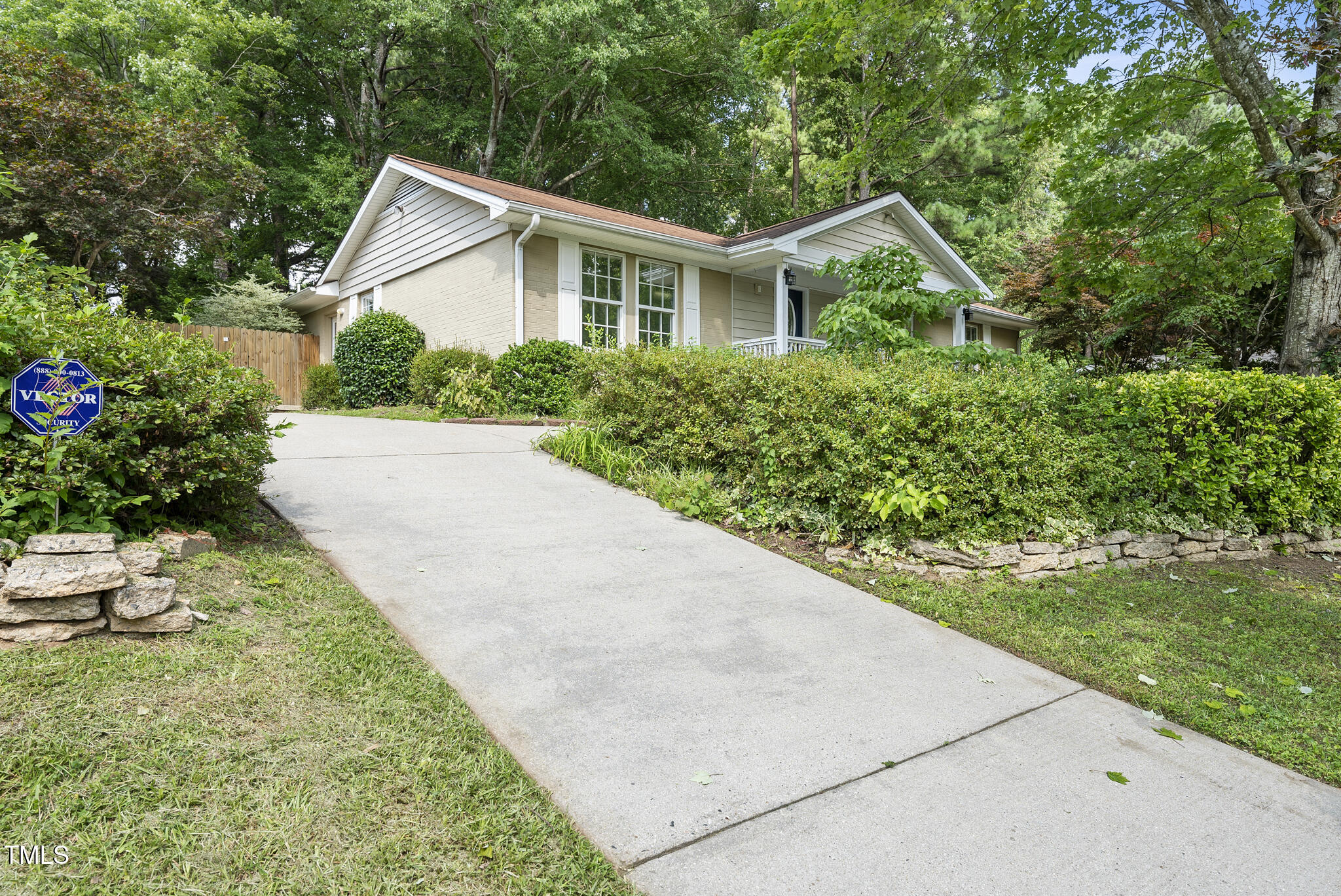 1201 Pond Street