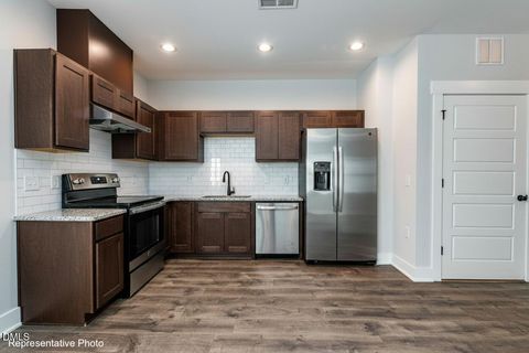 641 N O'Neil Street 102 Clayton NC 27520