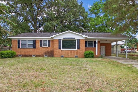 Photo of 502 Santa Fe Drive, Fayetteville, NC 28303 (MLS # LP763233)