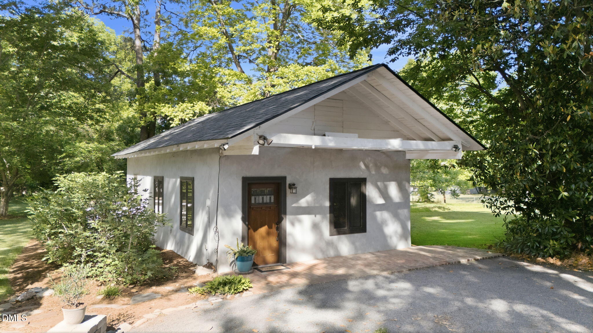 513 College Street