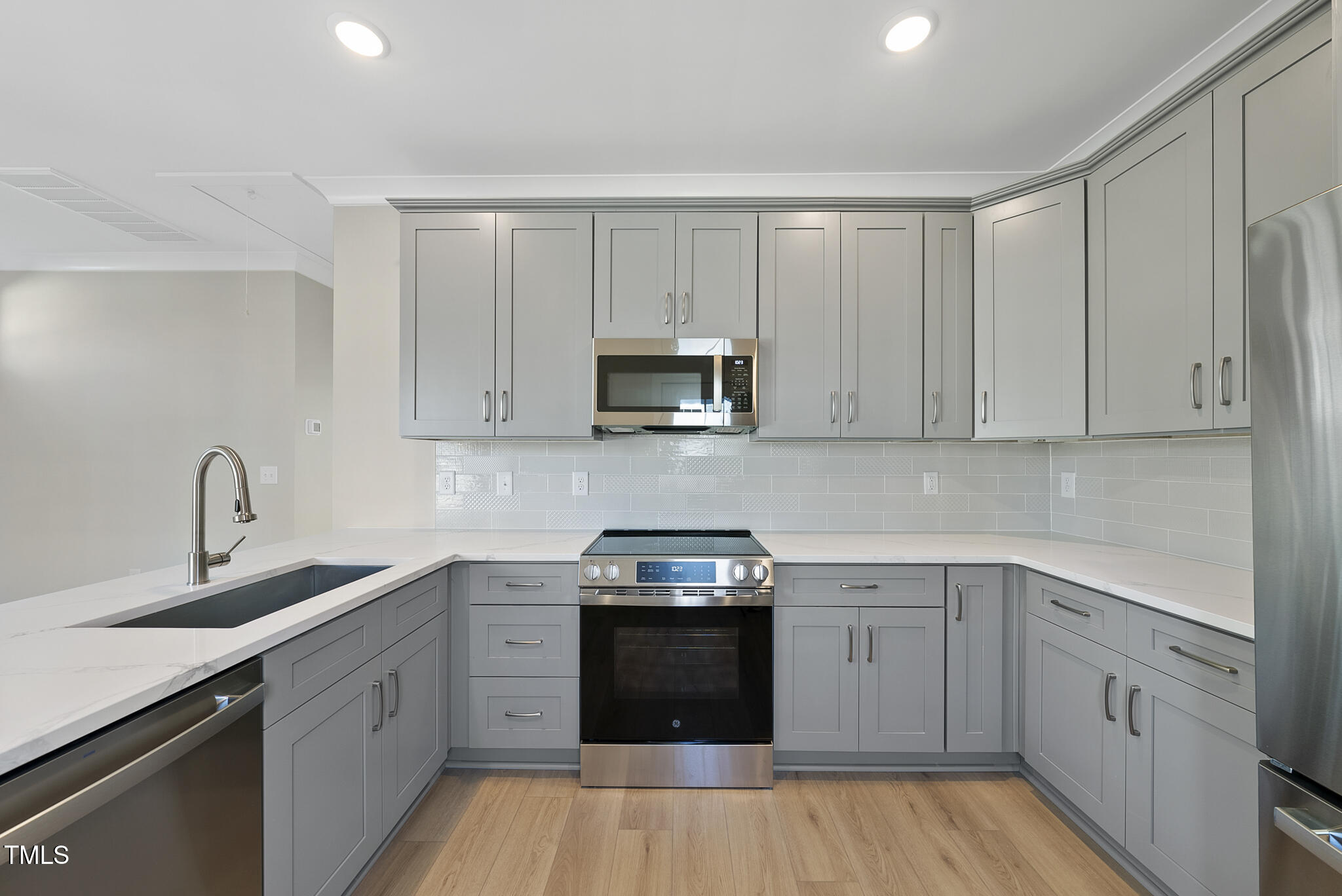 Durham, North Carolina 27701, United States, 5 Bedrooms Bedrooms, ,4 BathroomsBathrooms,Residential,Pending,10393