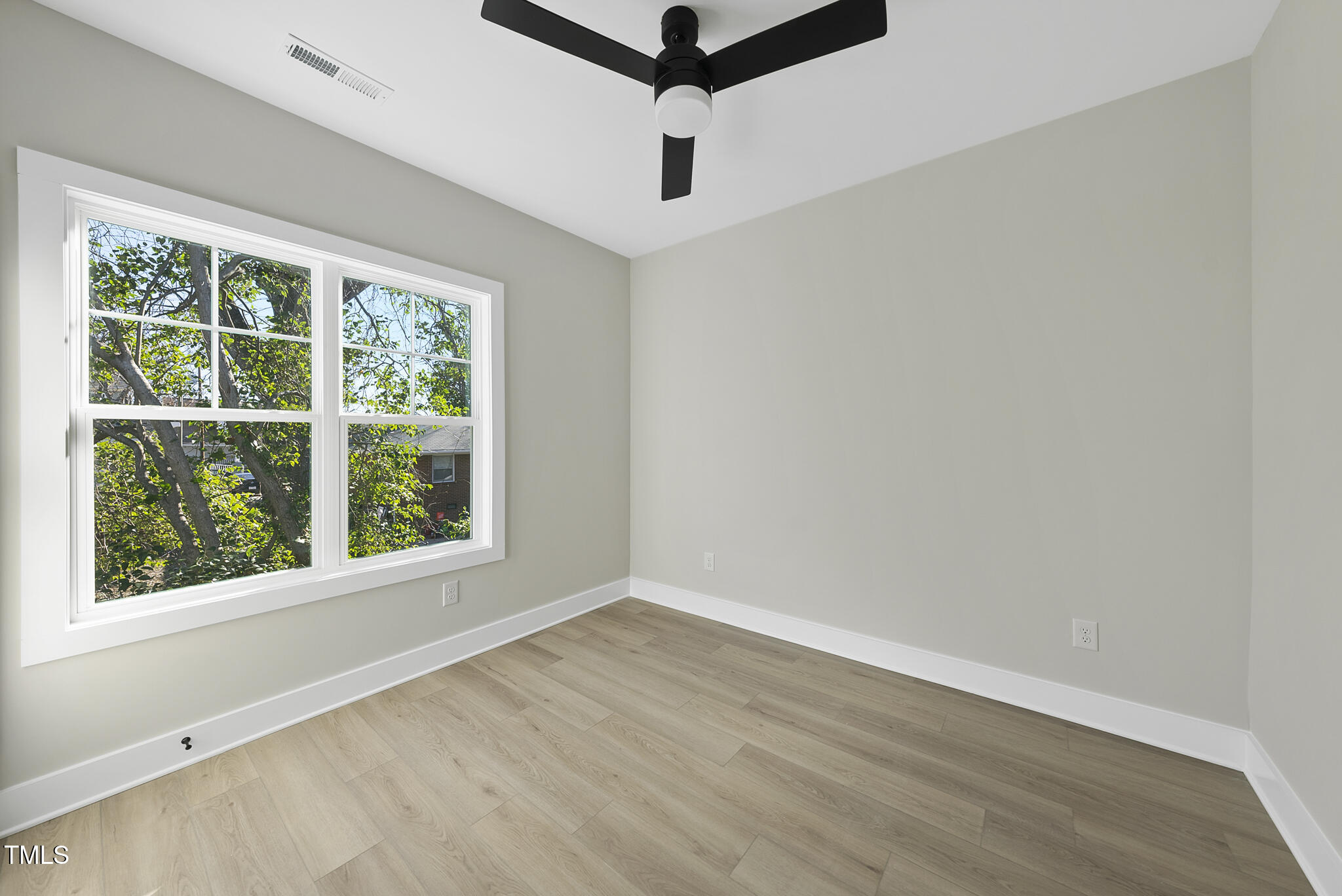 Durham, North Carolina 27701, United States, 5 Bedrooms Bedrooms, ,4 BathroomsBathrooms,Residential,Pending,10393