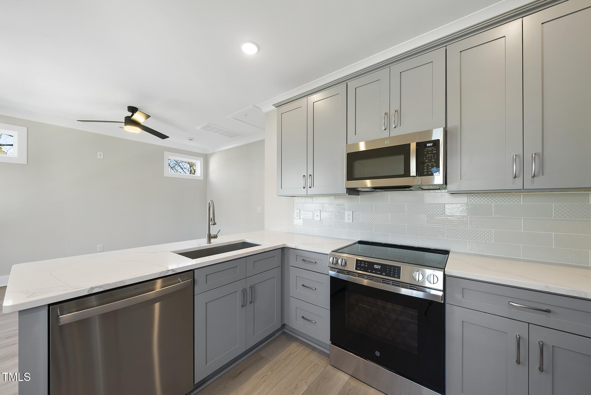 Durham, North Carolina 27701, United States, 5 Bedrooms Bedrooms, ,4 BathroomsBathrooms,Residential,Pending,10393