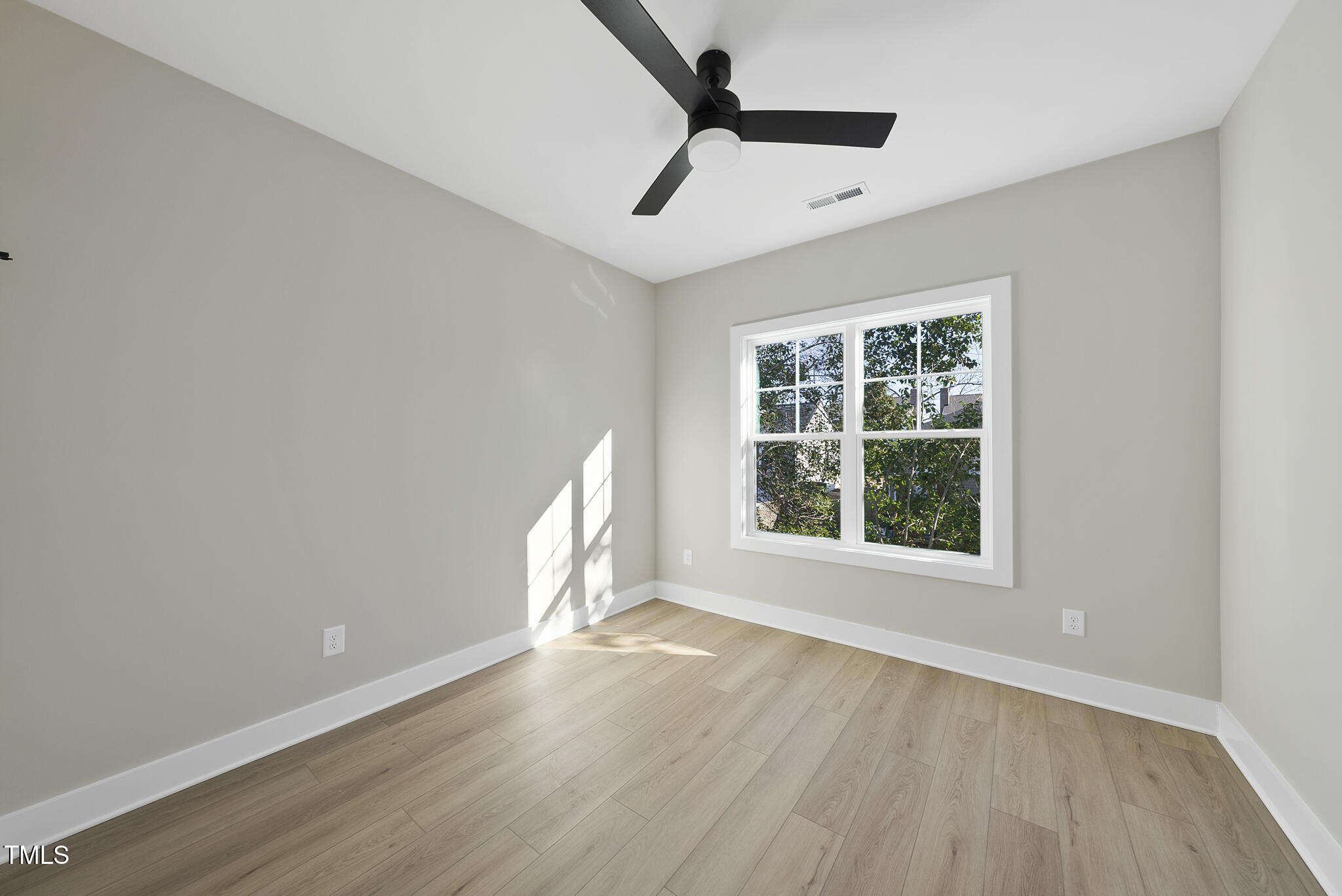 Durham, North Carolina 27701, United States, 5 Bedrooms Bedrooms, ,4 BathroomsBathrooms,Residential,Pending,10393