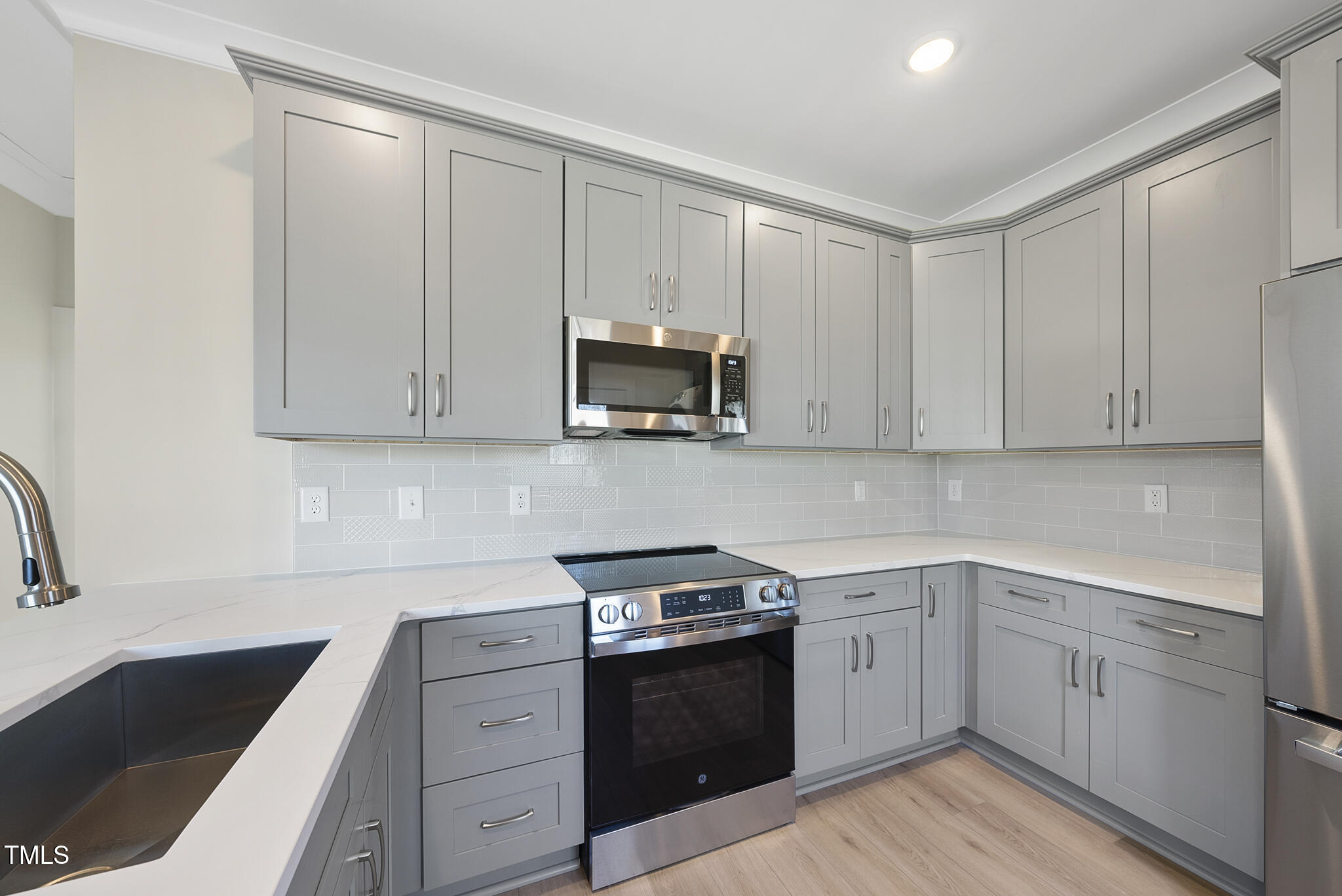 Durham, North Carolina 27701, United States, 5 Bedrooms Bedrooms, ,4 BathroomsBathrooms,Residential,Pending,10393