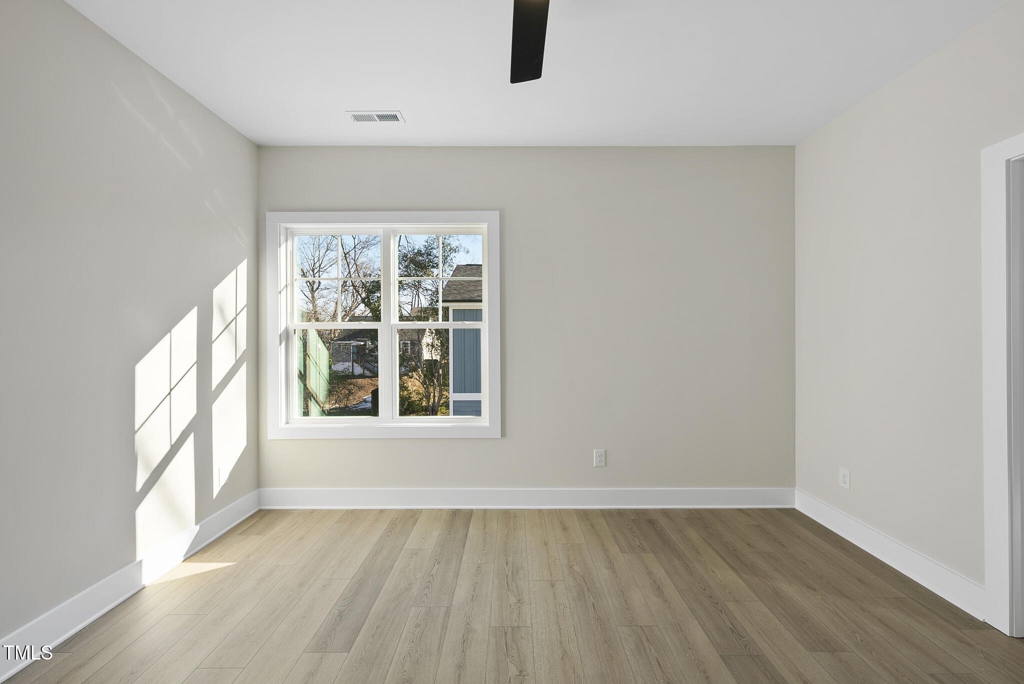 Durham, North Carolina 27701, United States, 5 Bedrooms Bedrooms, ,4 BathroomsBathrooms,Residential,Pending,10393