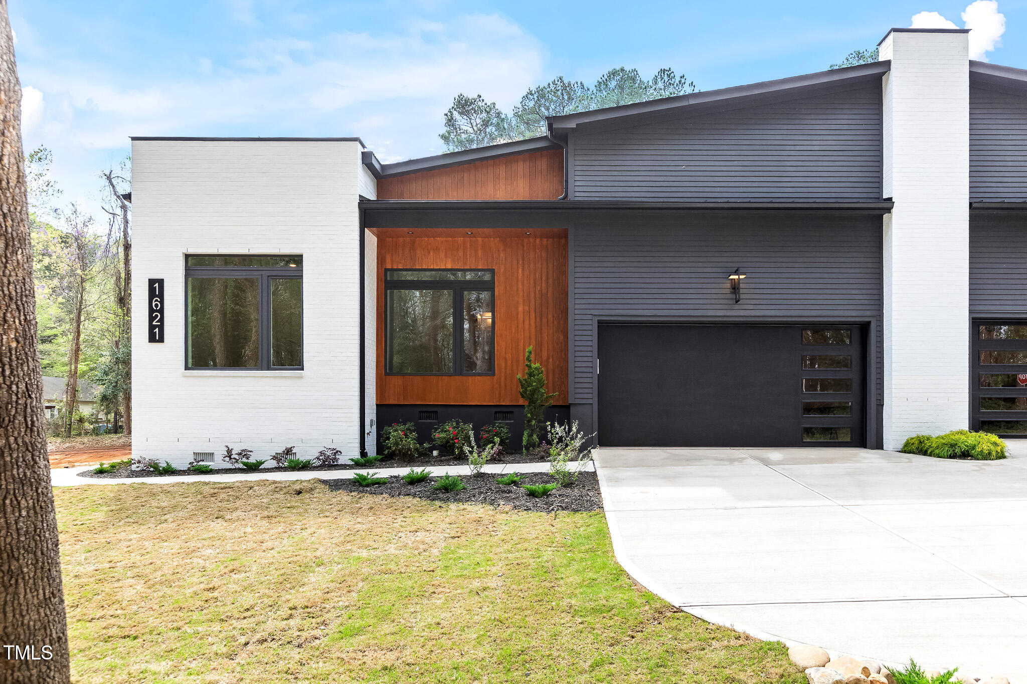 1621 Bruce Circle