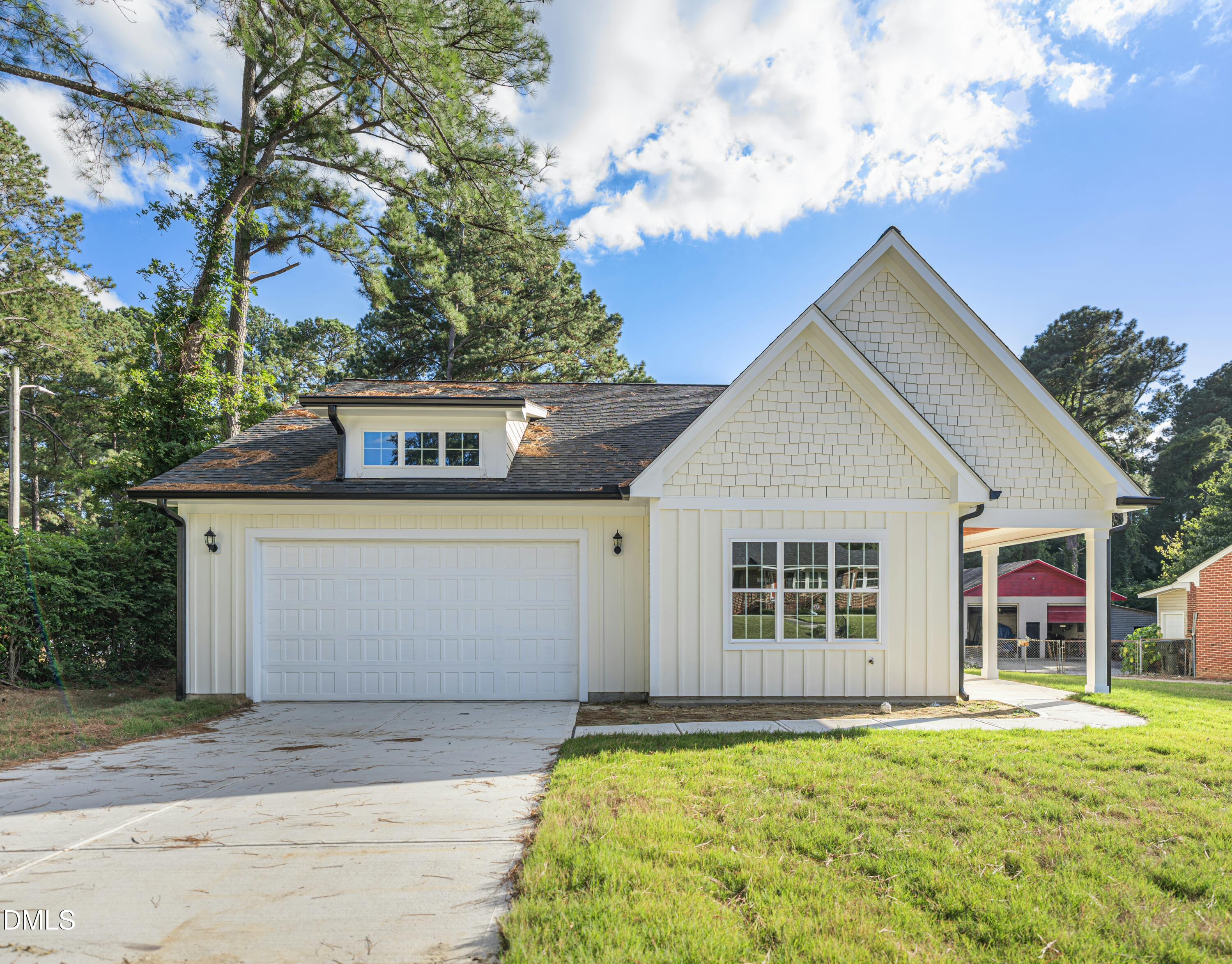 1203 Elizabeth Road W