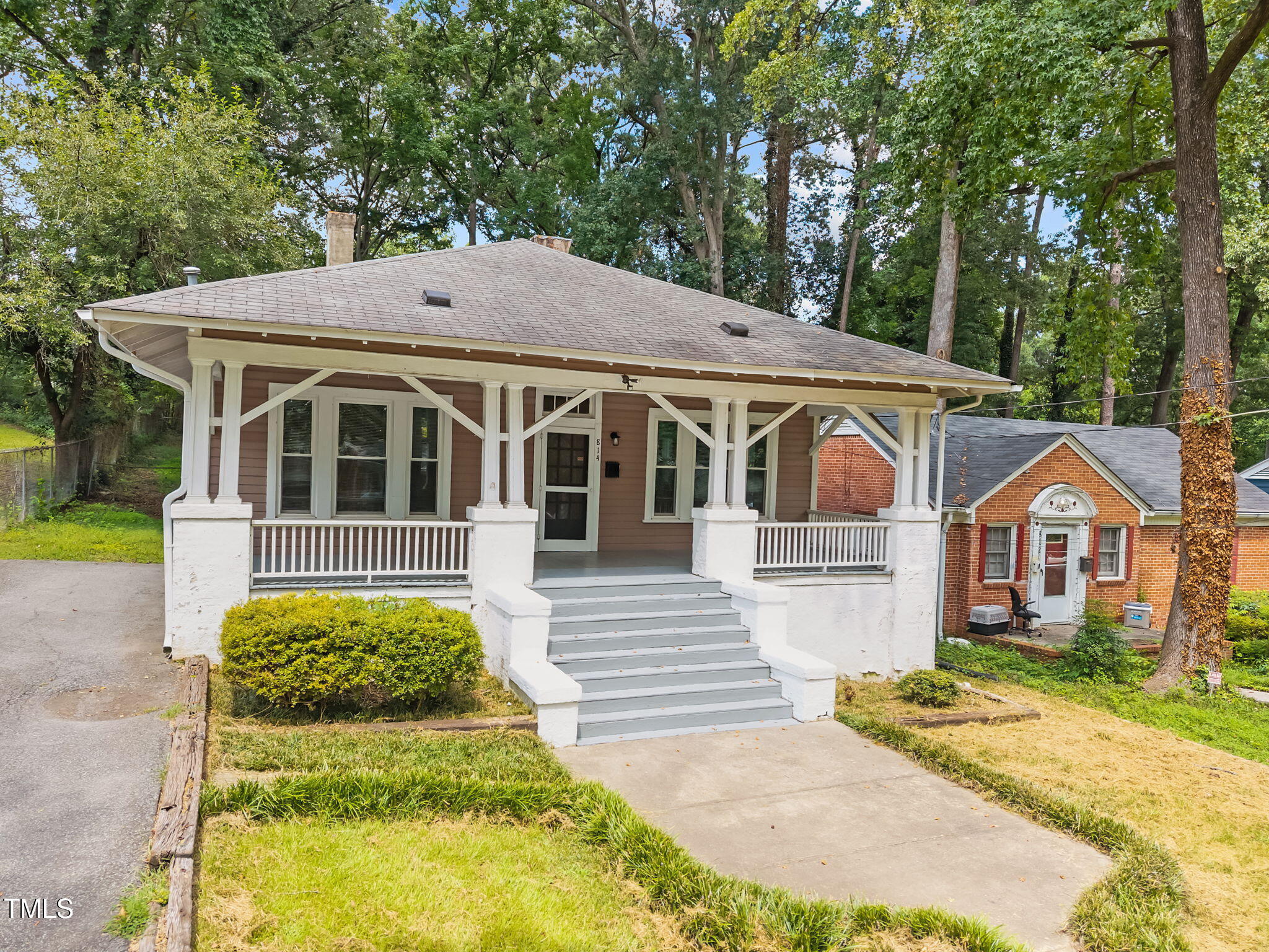 814 W Markham Avenue
