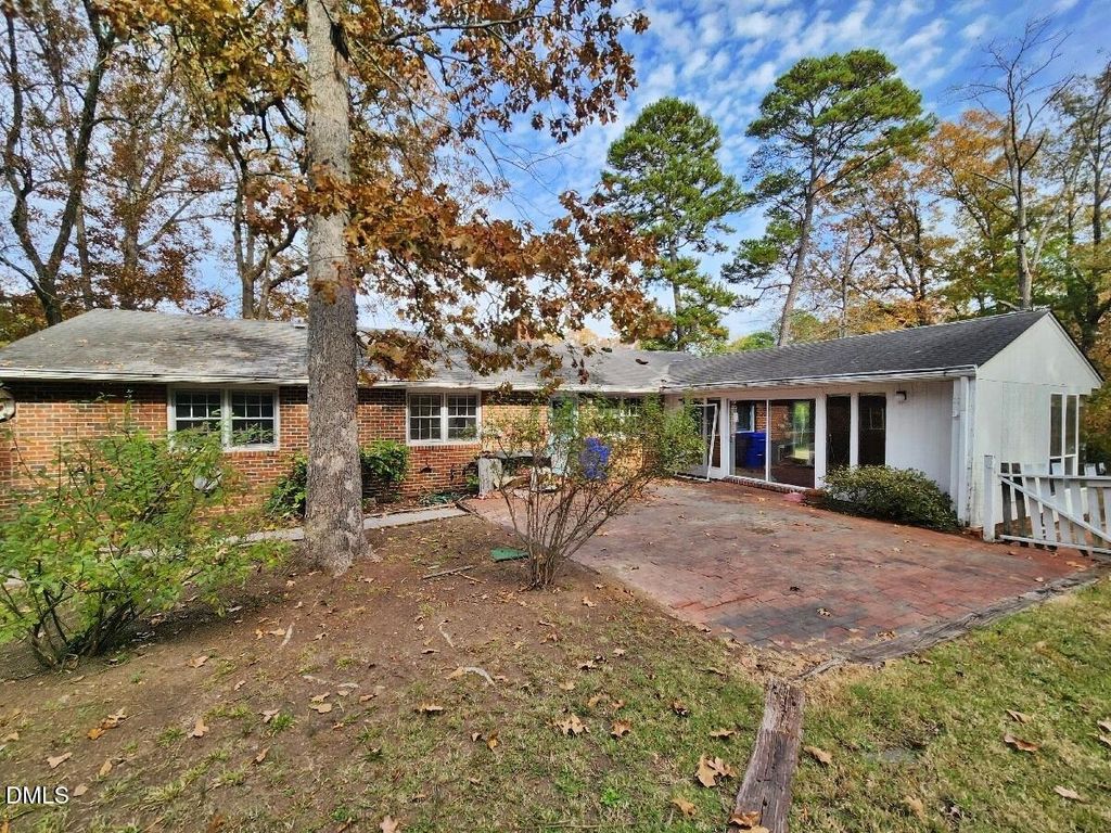 Photo of 239 Hamilton Road, Chapel Hill, NC 27517 (MLS # 10132193)