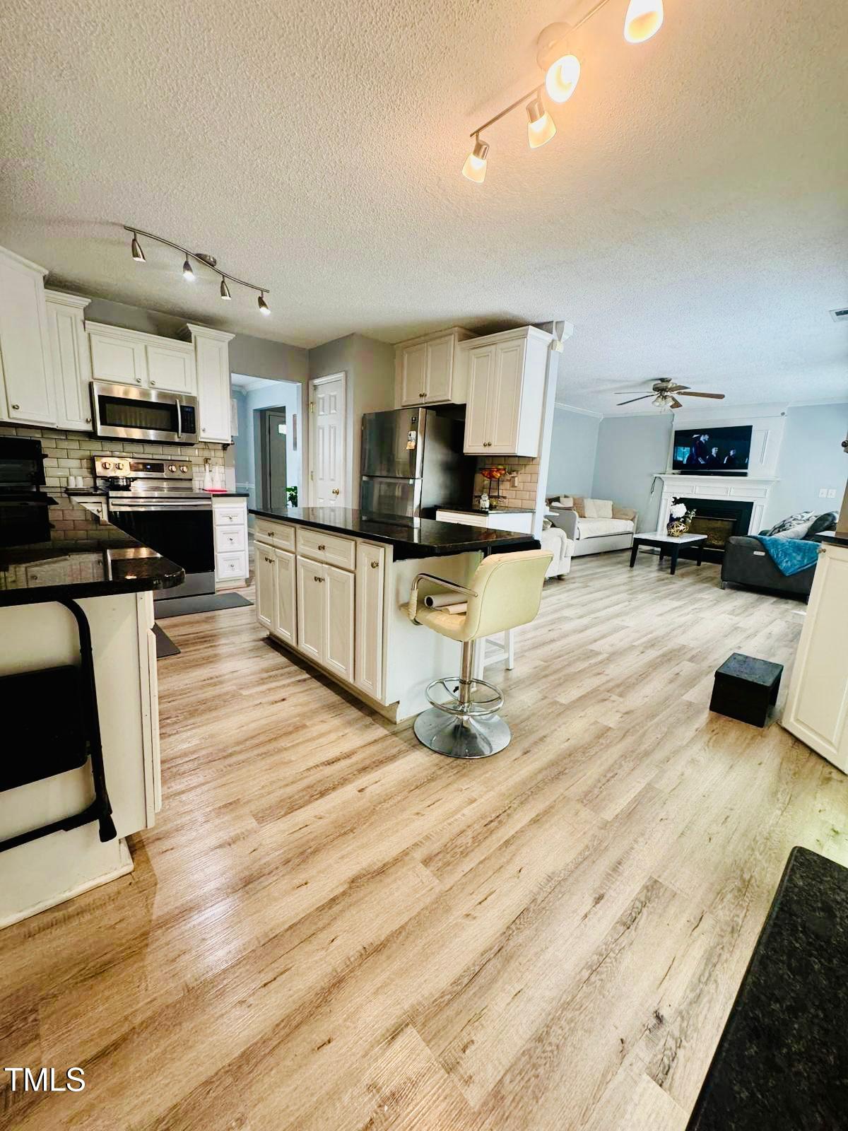 4208 Reddington Trail