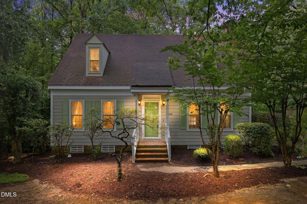 Photo of 4009 Saint Edmunds Lane, Apex, NC 27539 (MLS # 10183112)