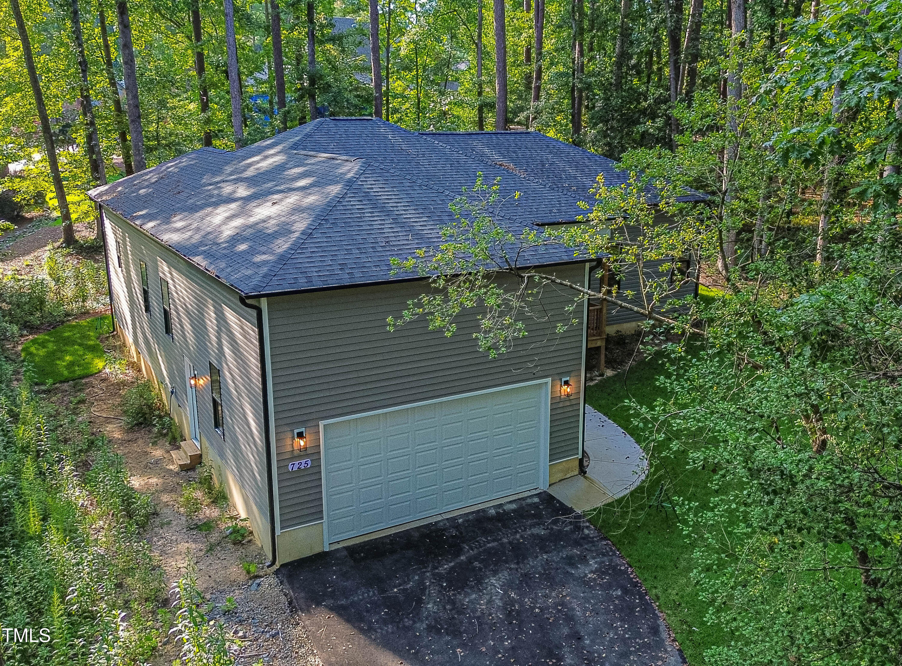 725 Pickadilly Court