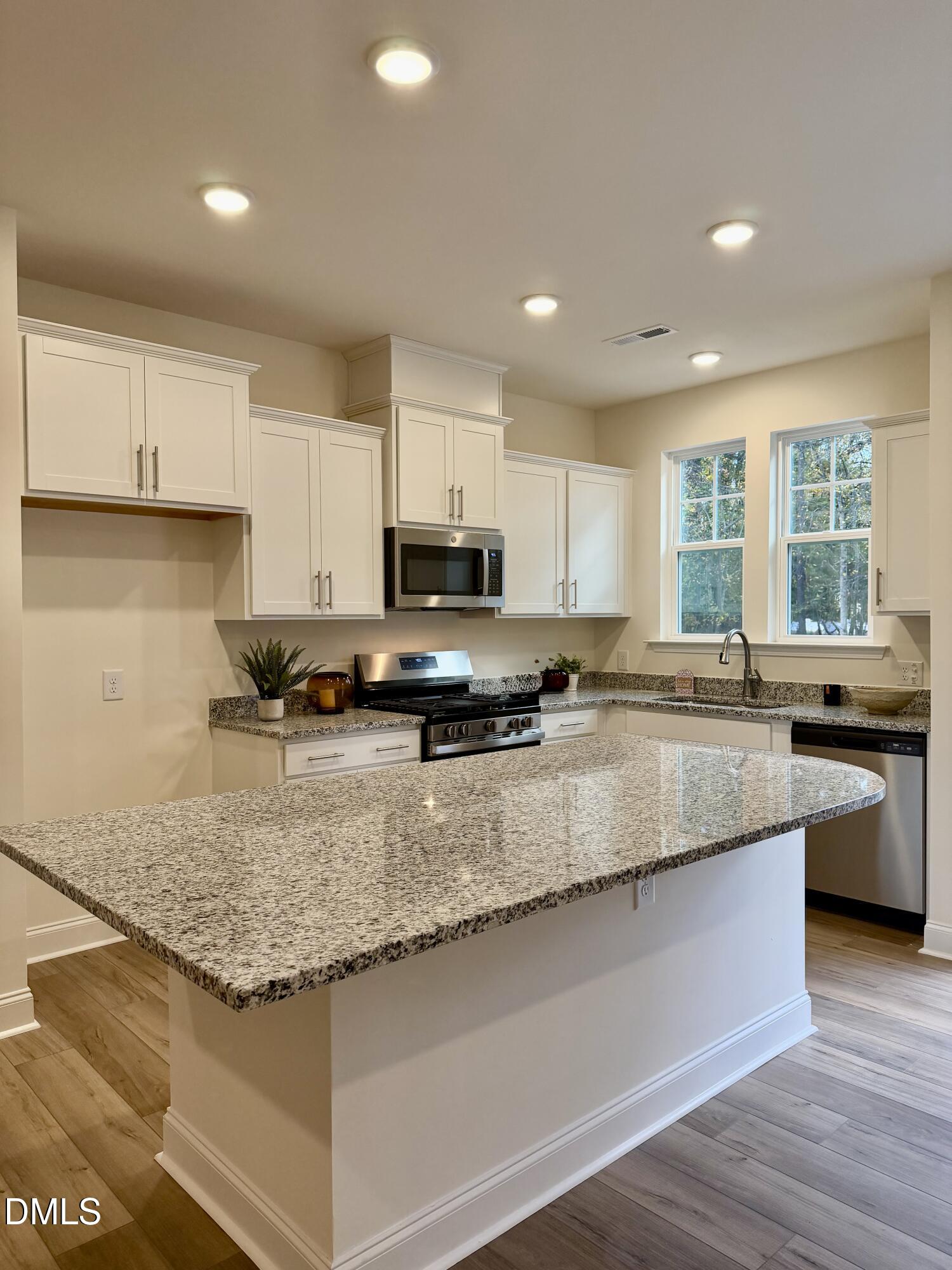 406 La Maison Avenue 2