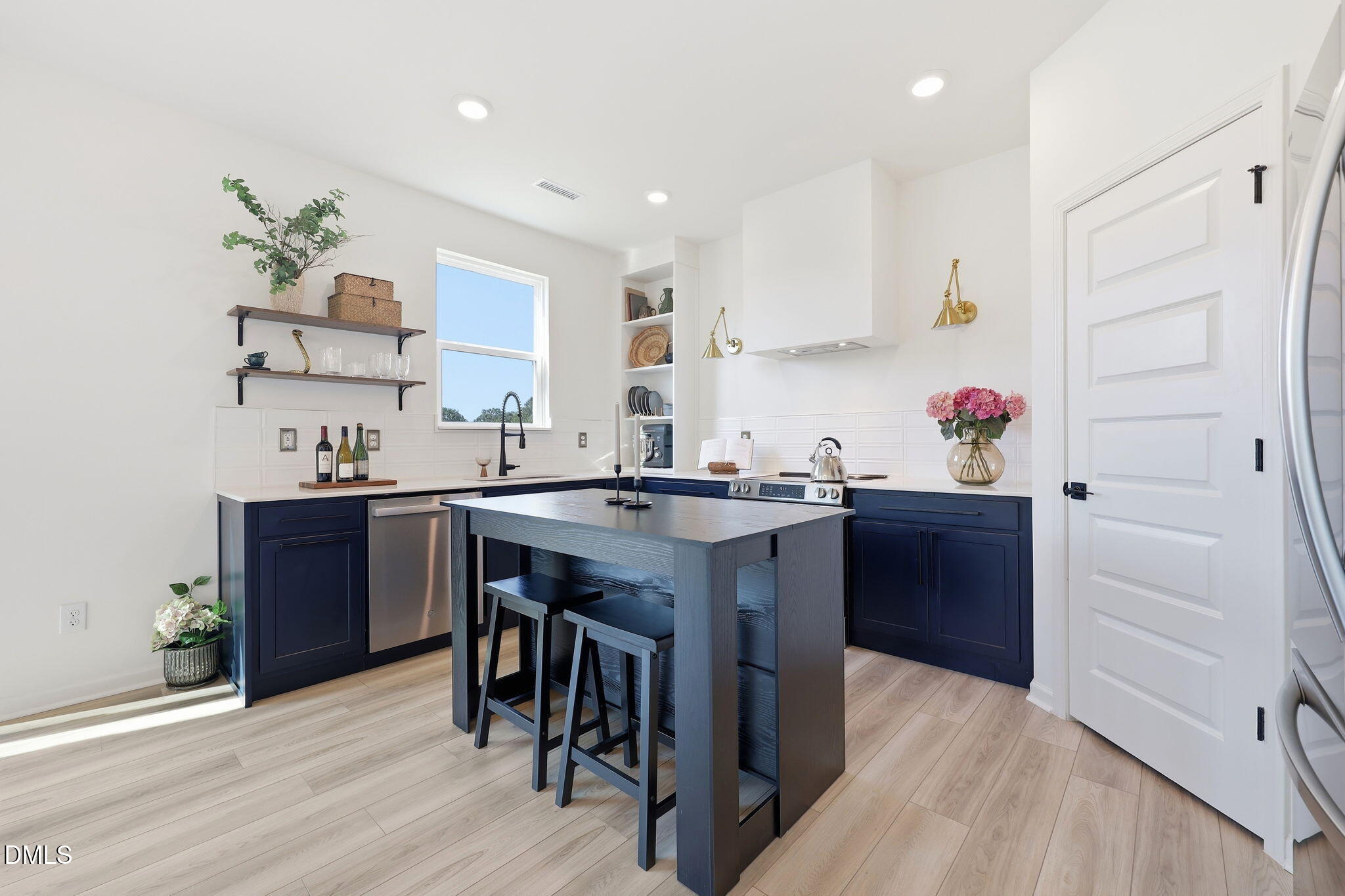 7608 Redwood Ridge Way