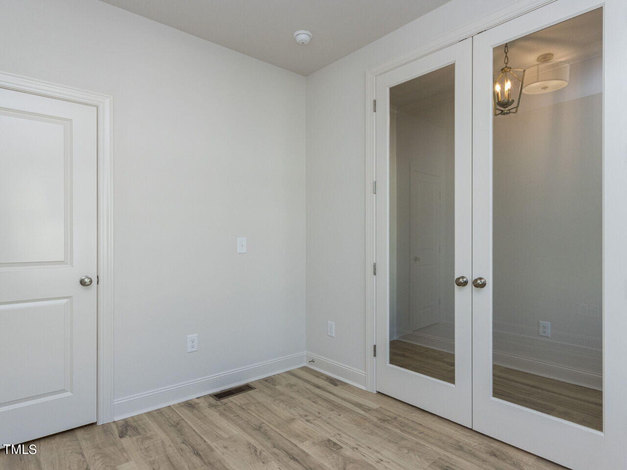 1804 Bright Lantern Way
