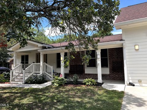 Photo of 810 Bryn Mawr Court, Apex, NC 27502 (MLS # 10176945)