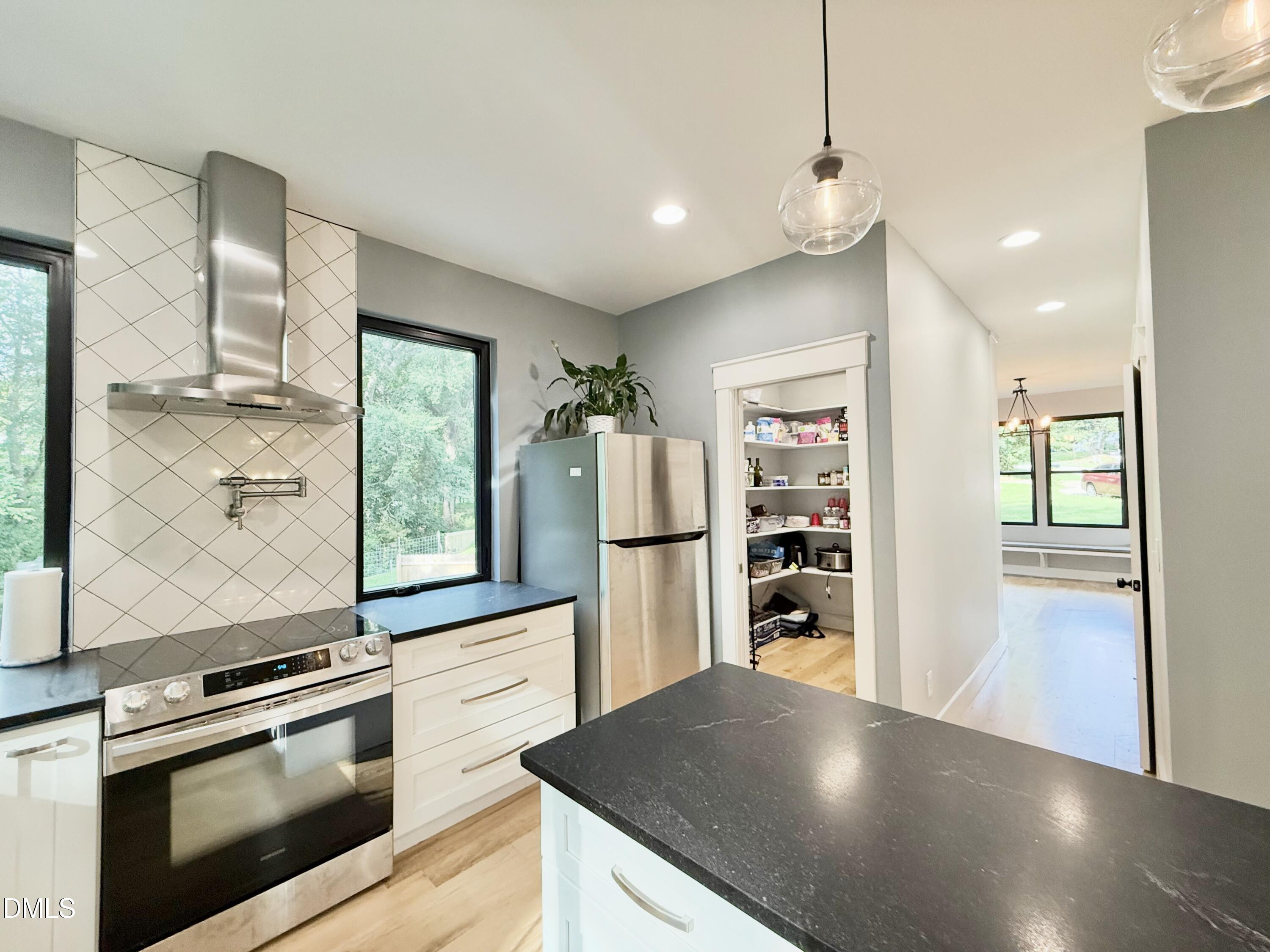 1401 Freshwater Court