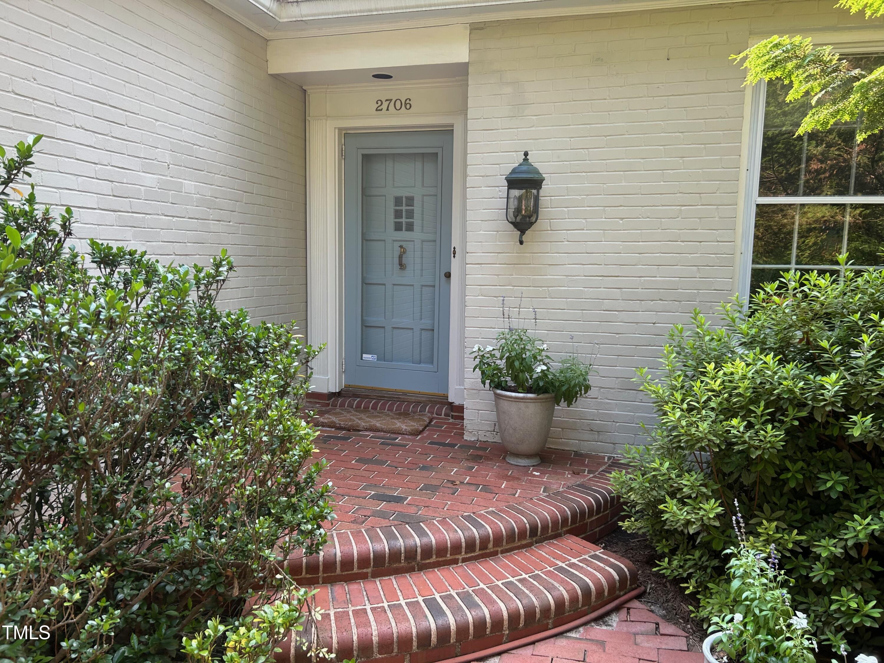 2706 Stuart Drive