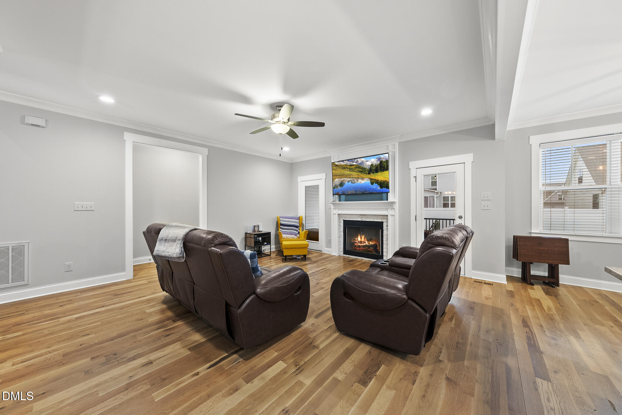 752 Strathwood Way