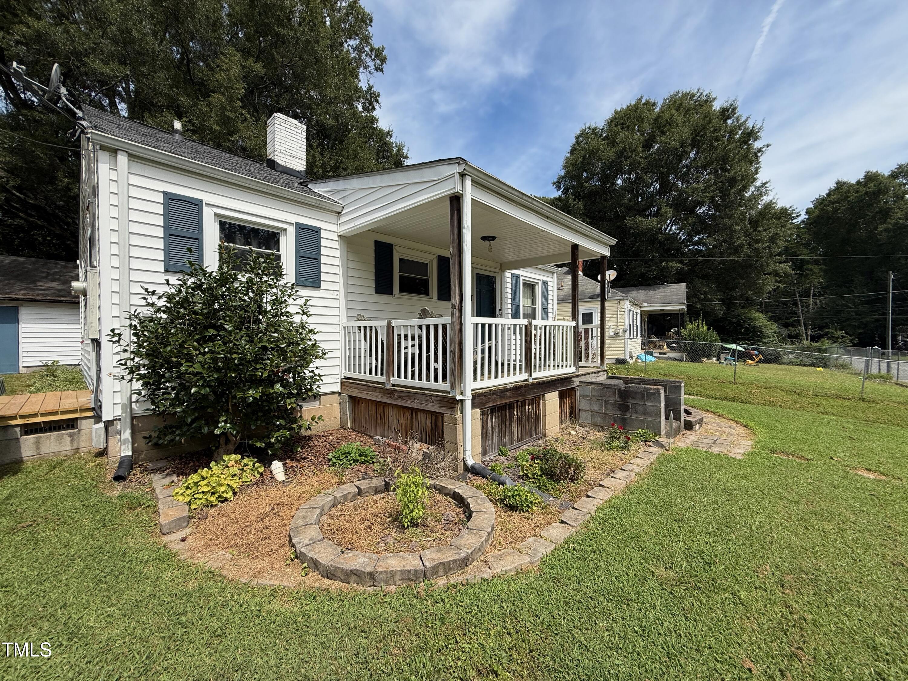1603 Robinhood Road