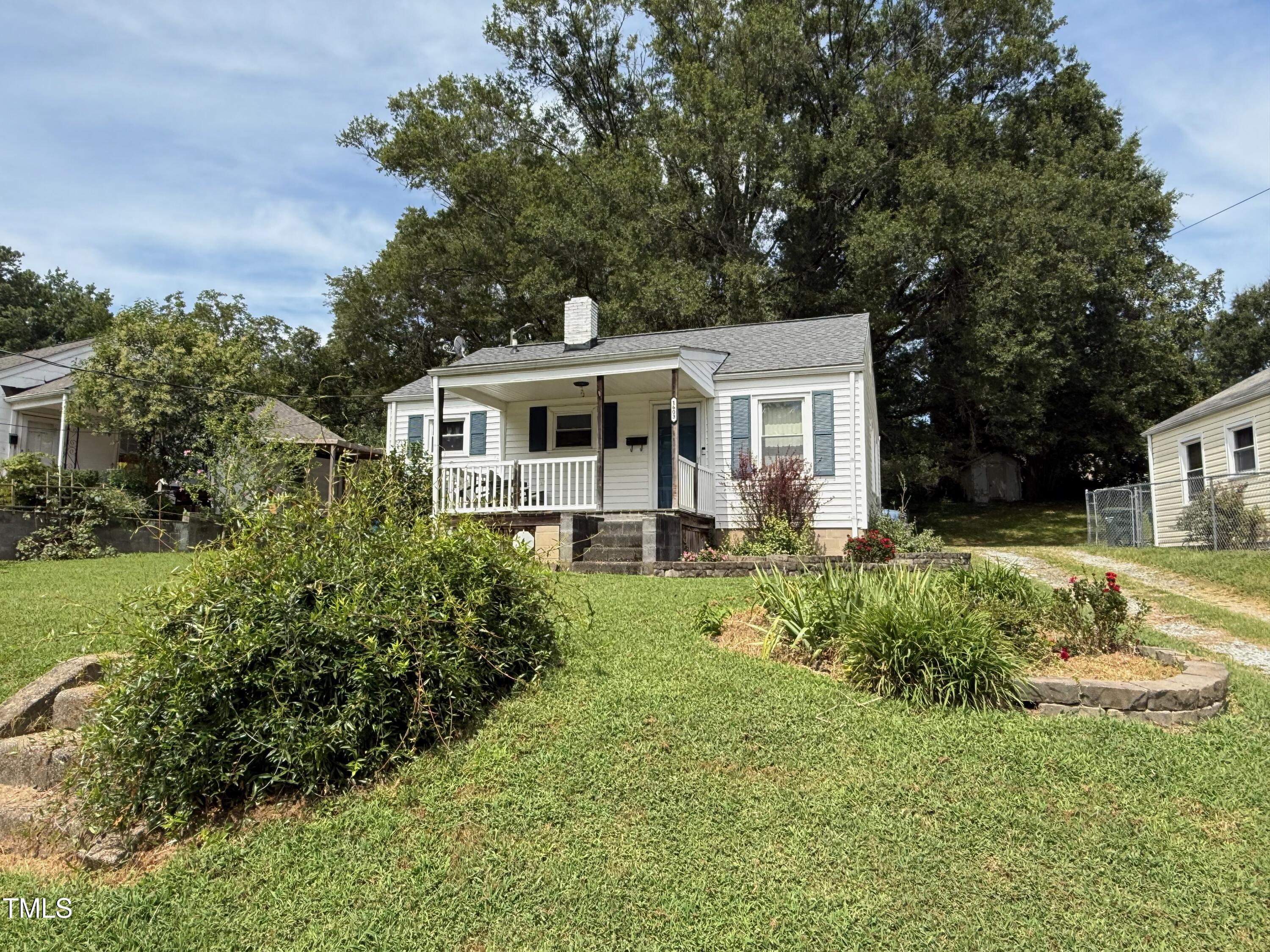 1603 Robinhood Road
