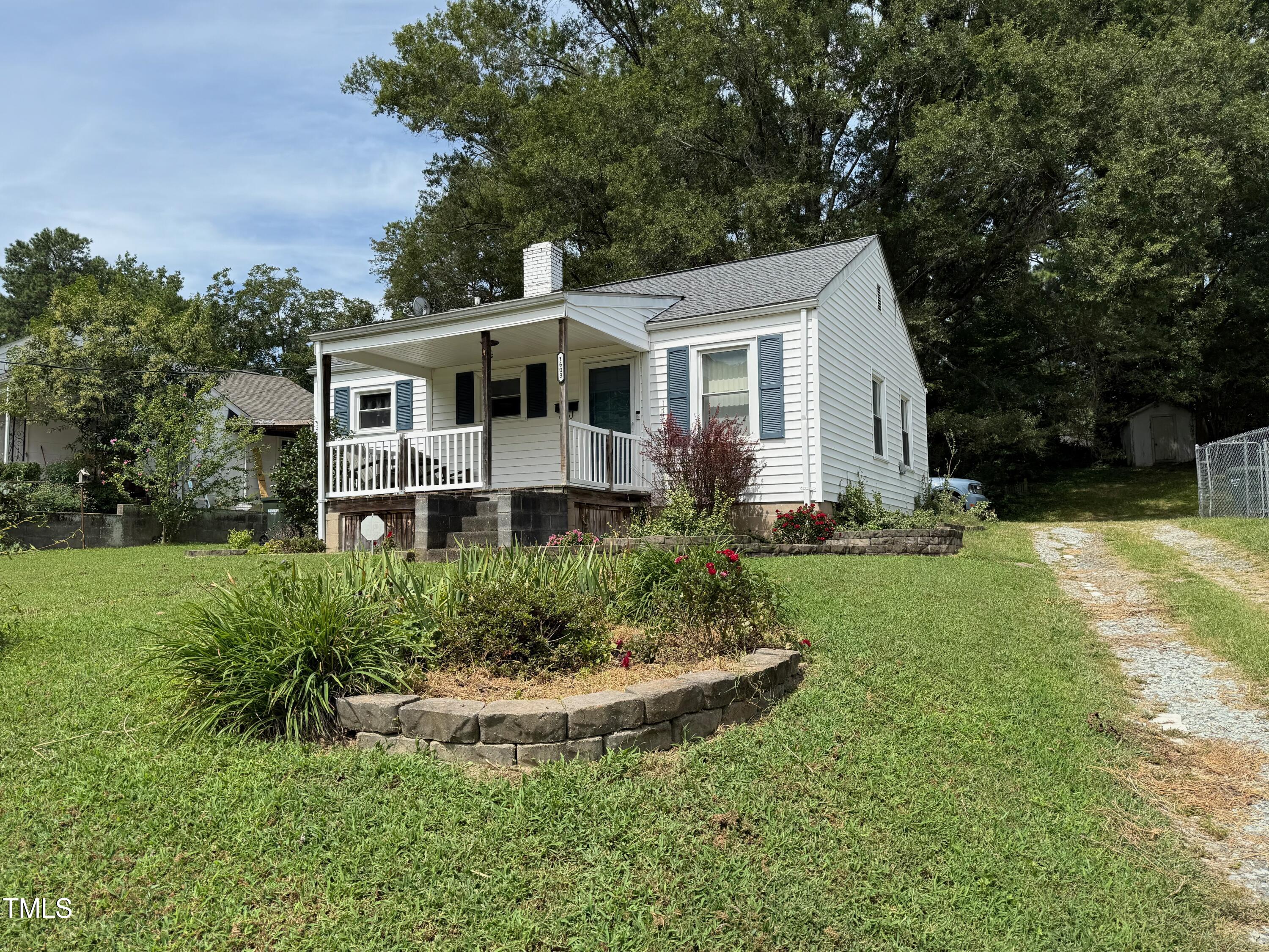 1603 Robinhood Road