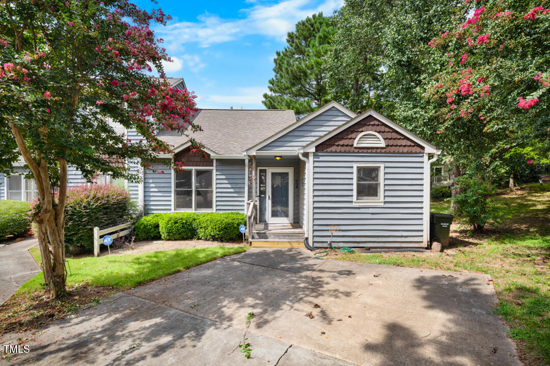 10 Hickorywood Square