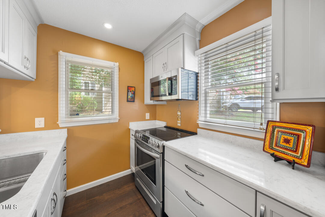 10 Hickorywood Square