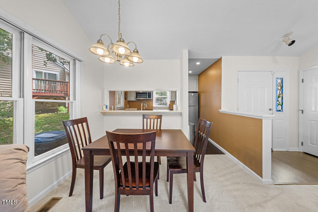 10 Hickorywood Square