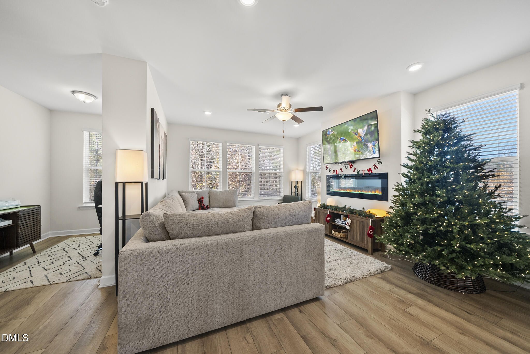 935 Parkstone Towne Boulevard