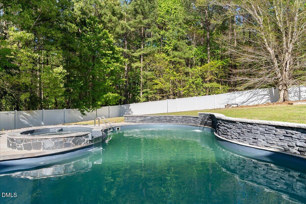 121 Plantation Court