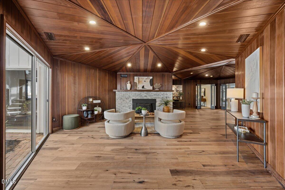 6128 Riverside Drive