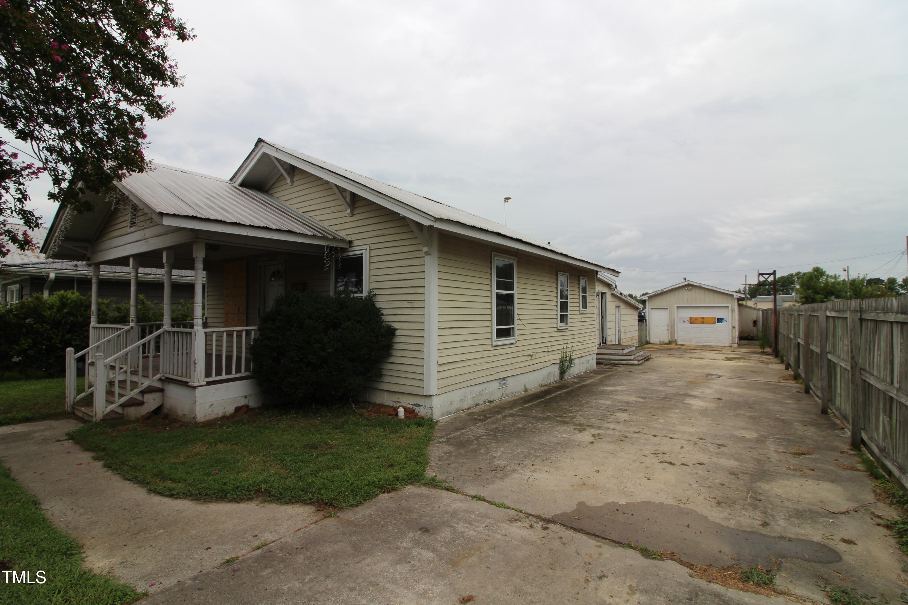 207 W Brocklyn Street