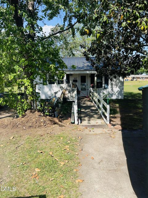 907 E Harnett Street Dunn NC 28334
