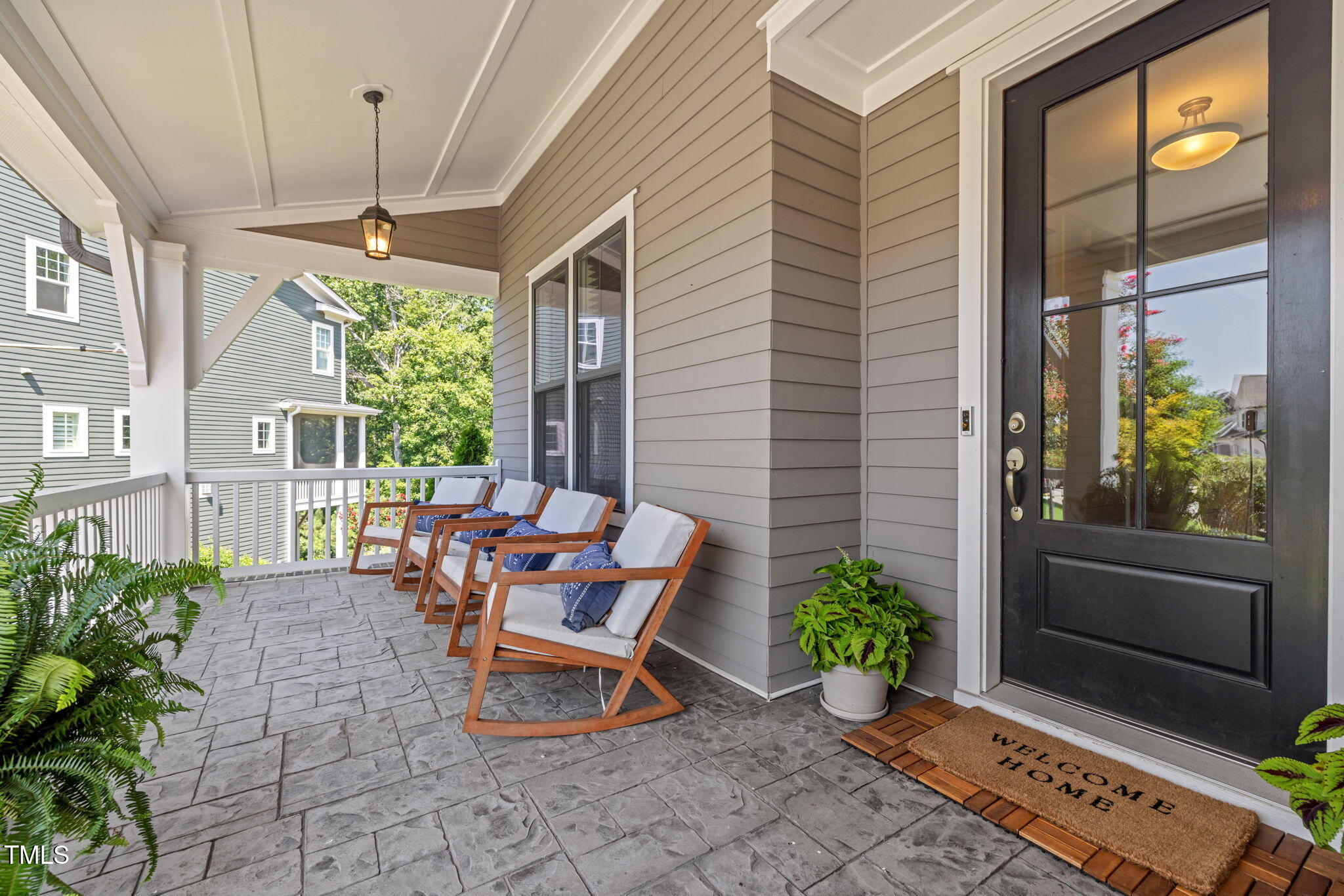 817 Rambling Oaks Lane