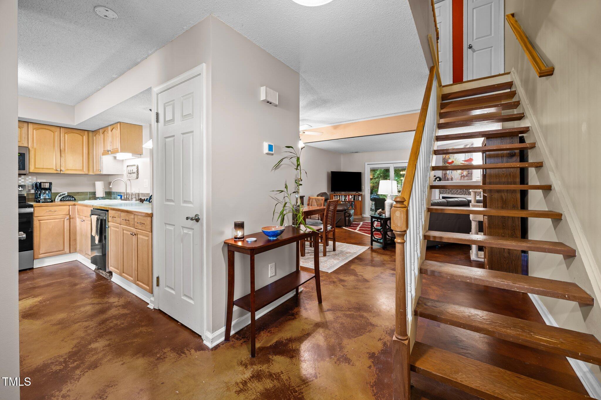 6021 Dixon Drive