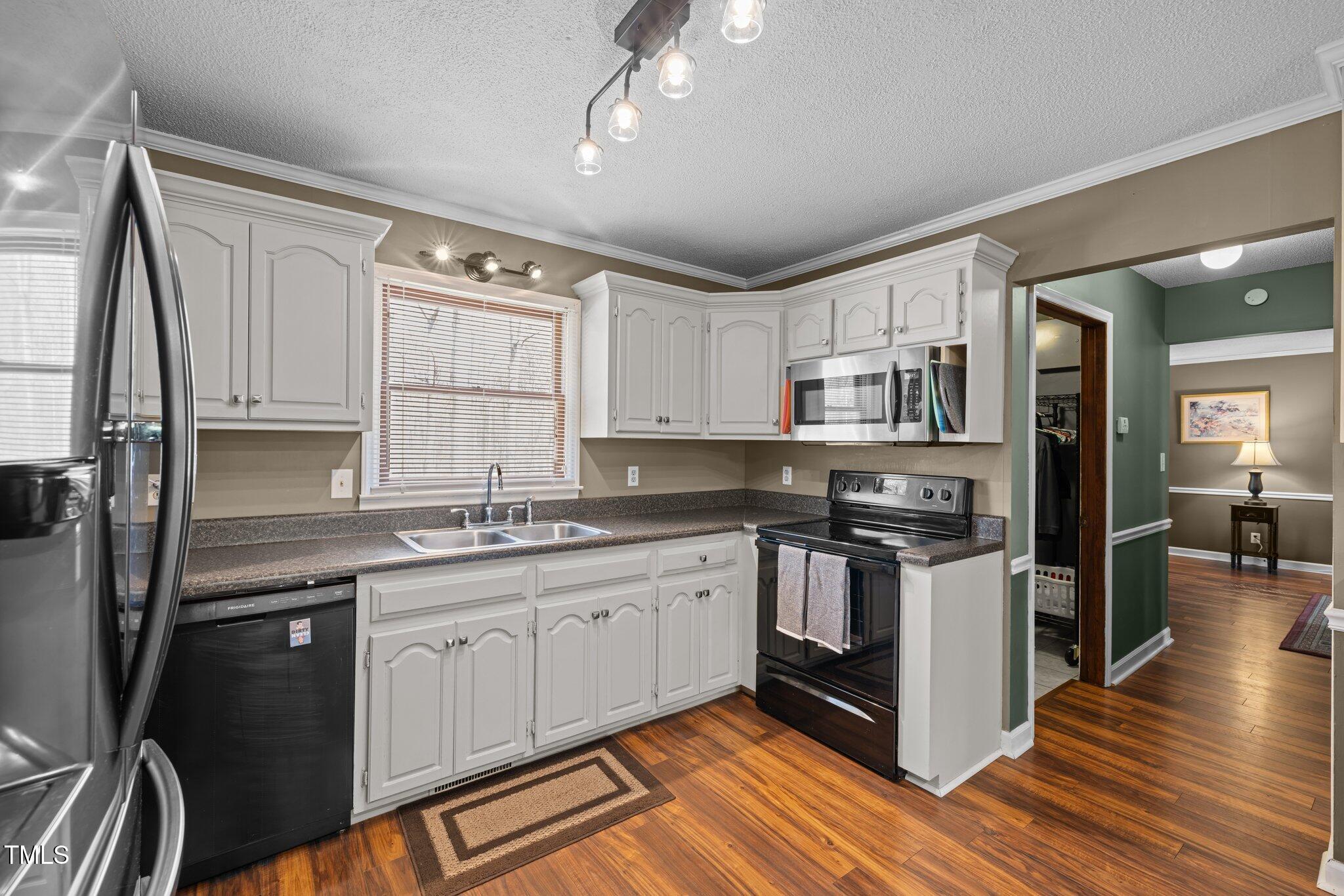323 E Stratford Drive