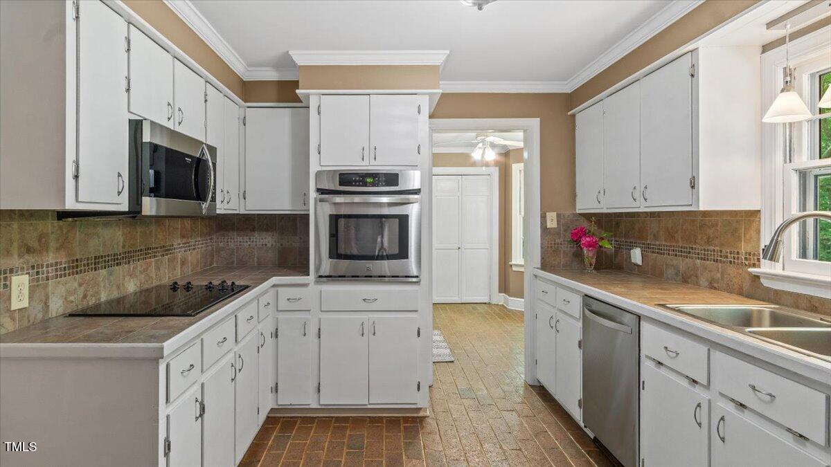450 S Stratford Drive