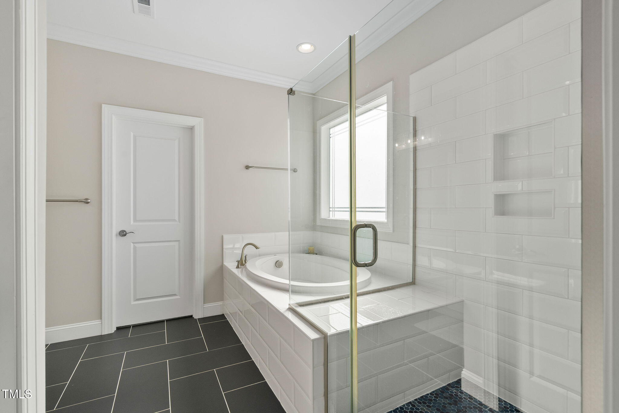 Raleigh, North Carolina 27613, United States, 6 Bedrooms Bedrooms, ,5 BathroomsBathrooms,Residential,Pending,78900