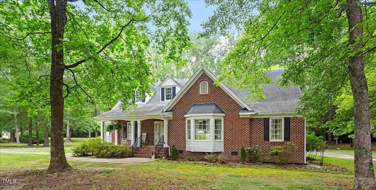 121 Mayfield Place