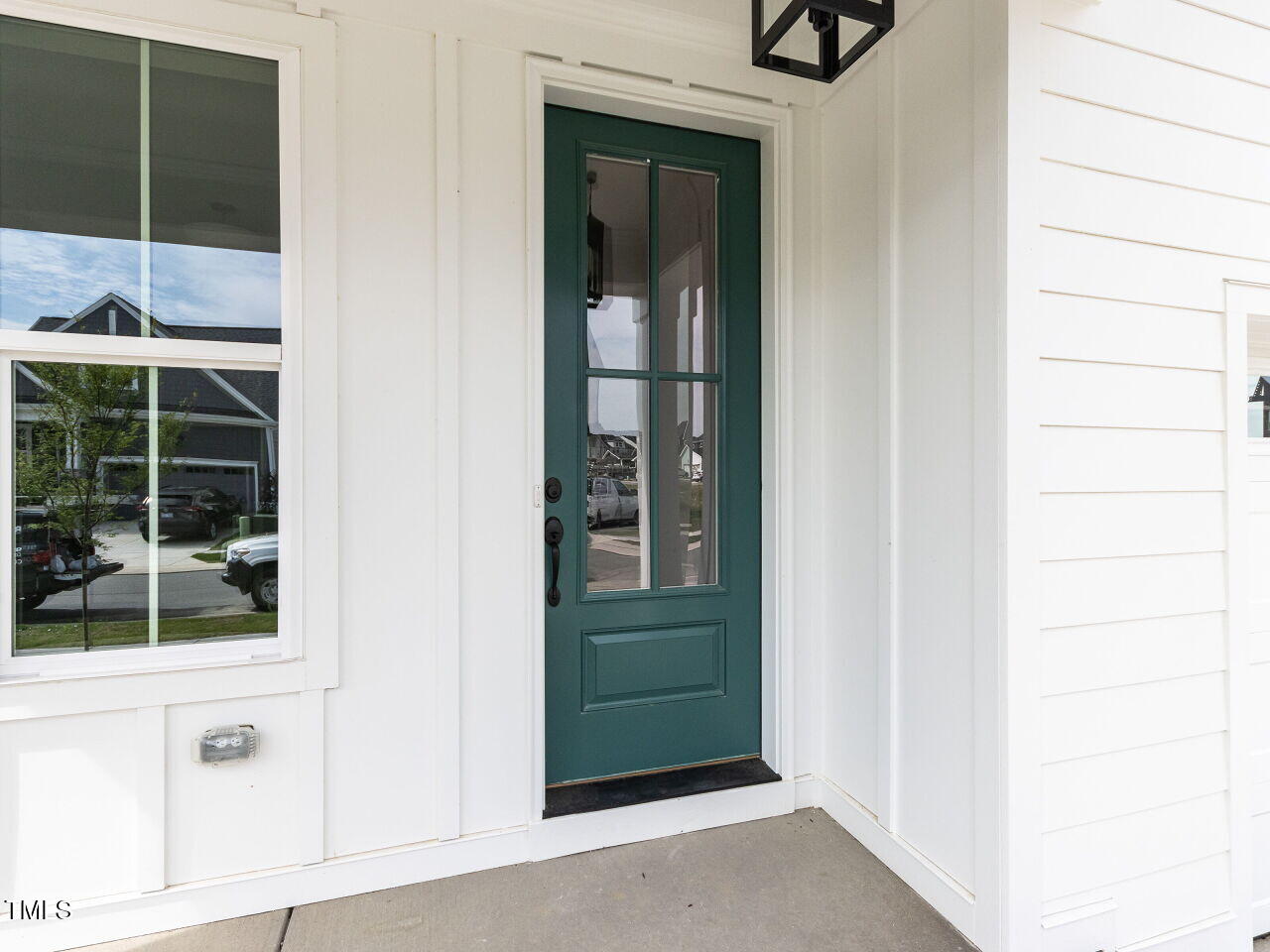 1813 Bright Lantern Way