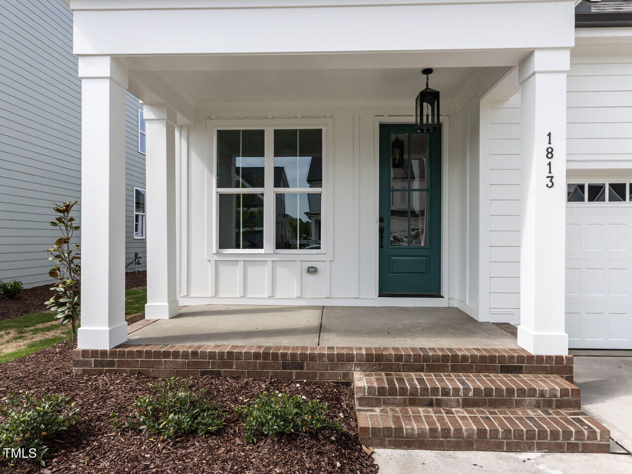 1813 Bright Lantern Way