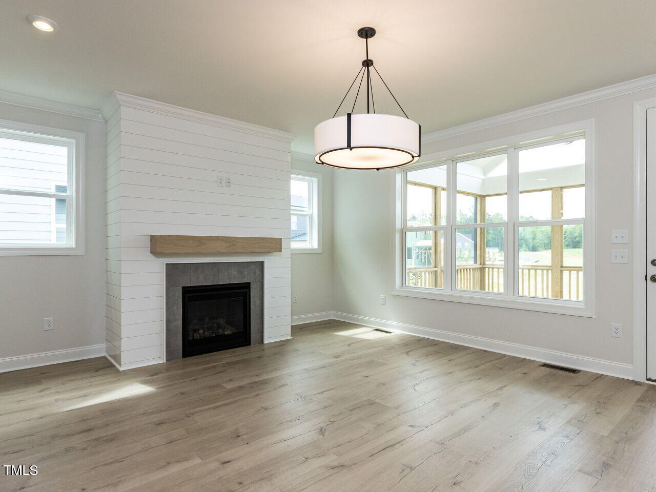 1813 Bright Lantern Way