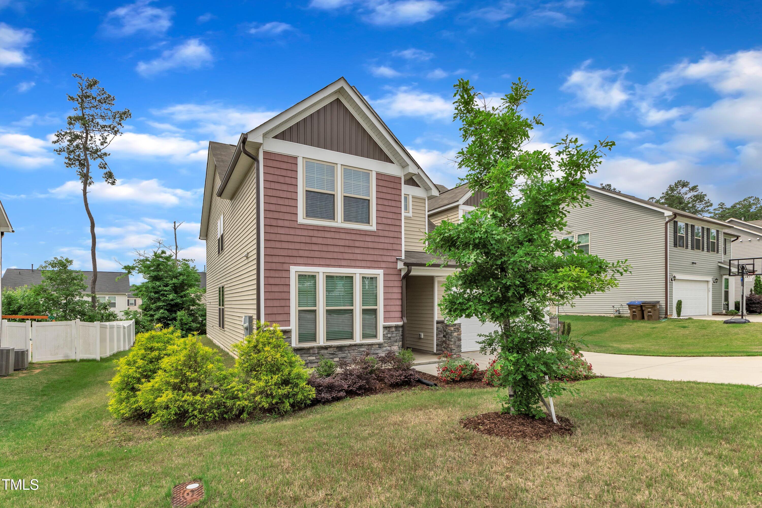 3413 Fairstone Road