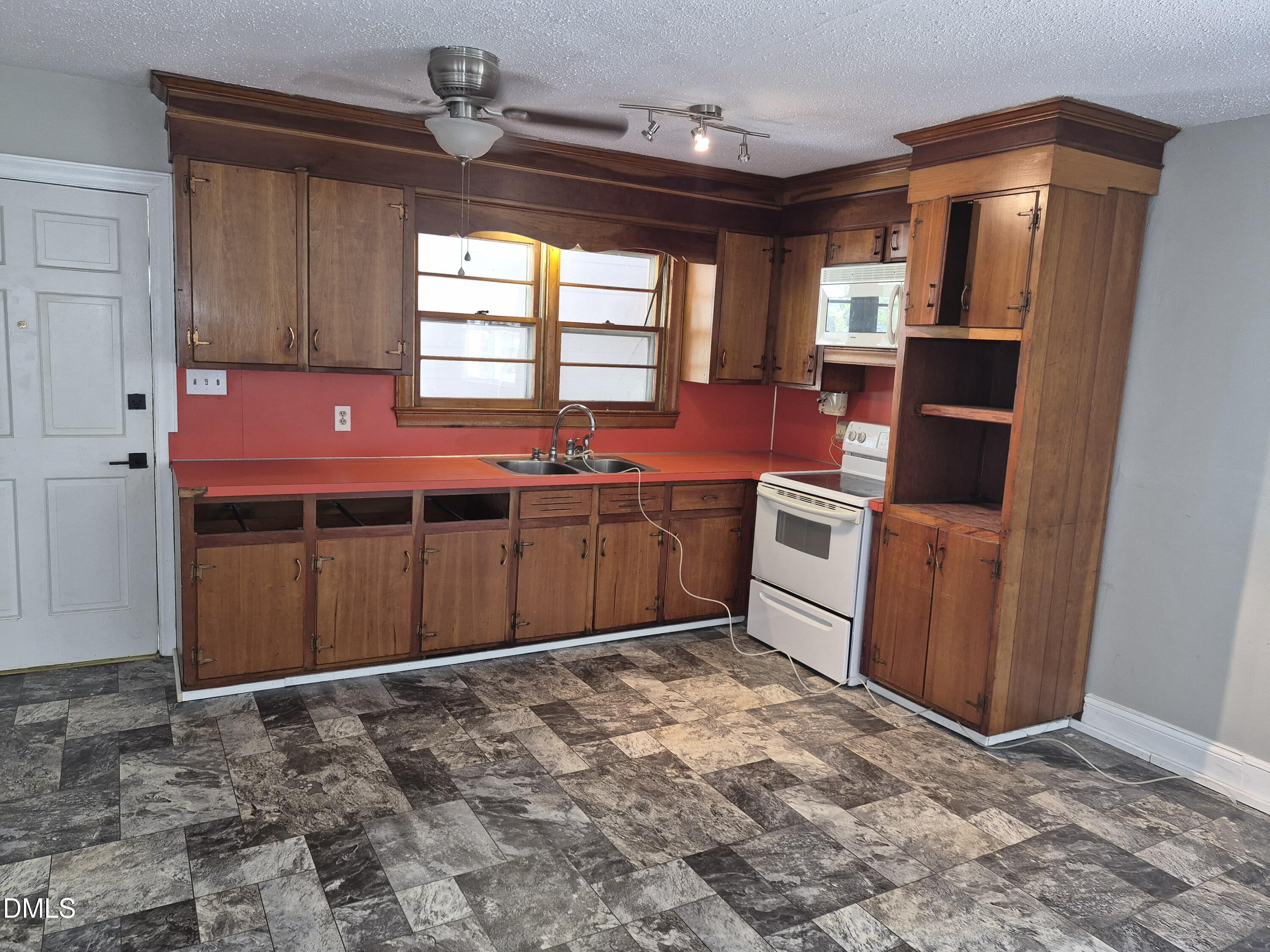 109 Moss Road