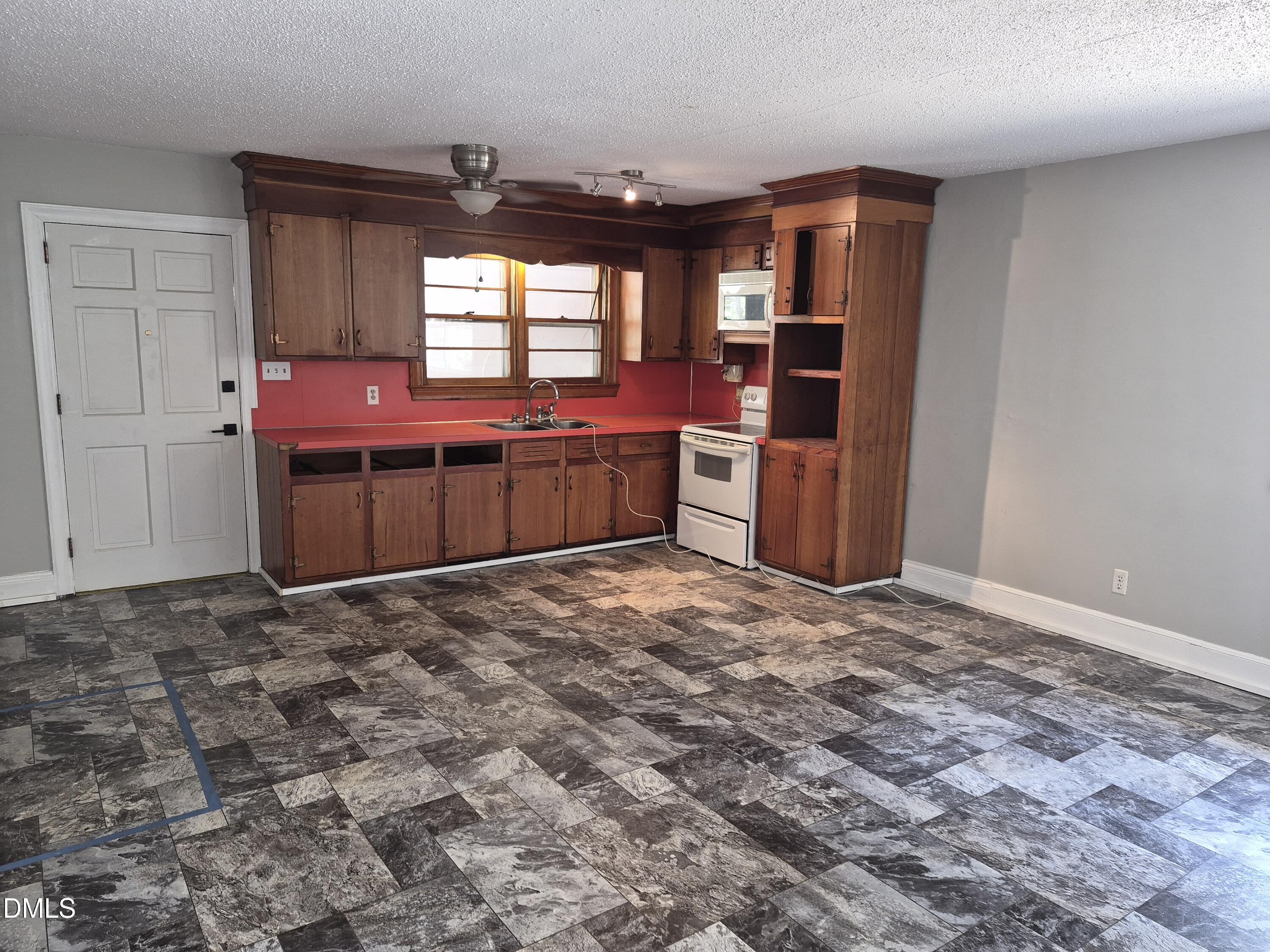 109 Moss Road