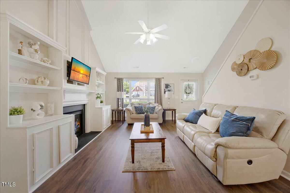 4805 Castle Crest Court